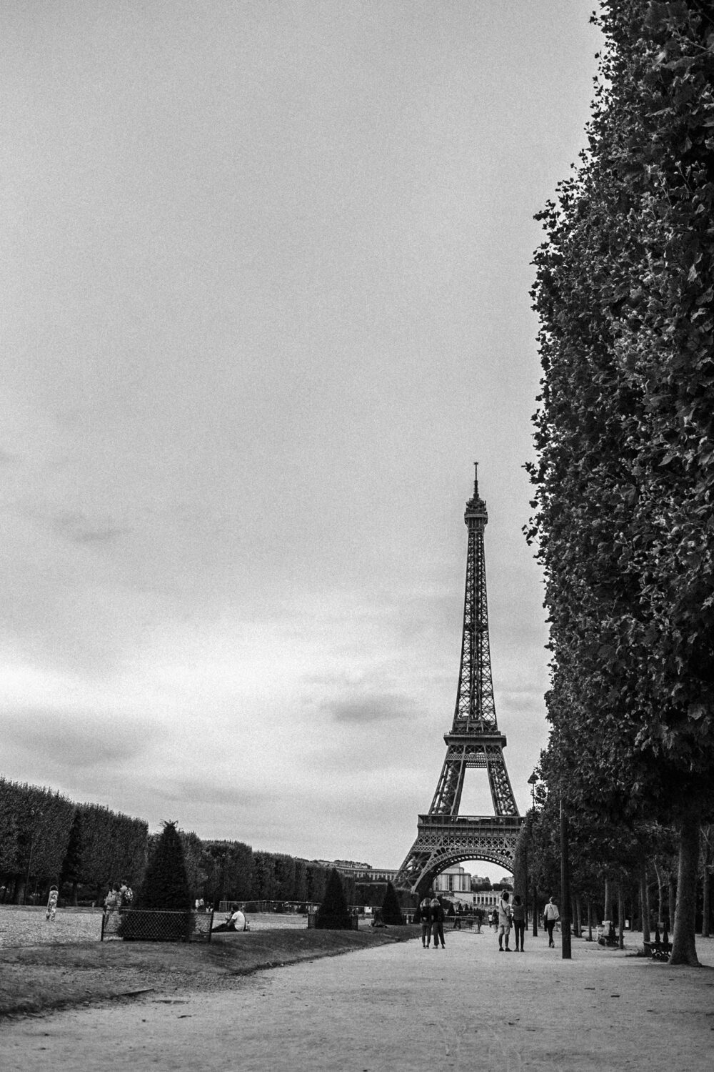 Street-photography-France-03 view of the Eiffel tower from the Champ-de-Mars