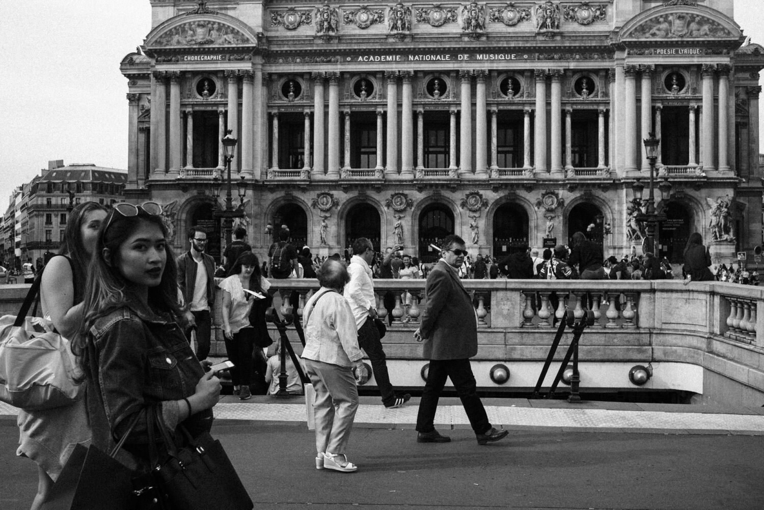 Street-photography-France-04 photography people walking in front of the opera in Paris, France