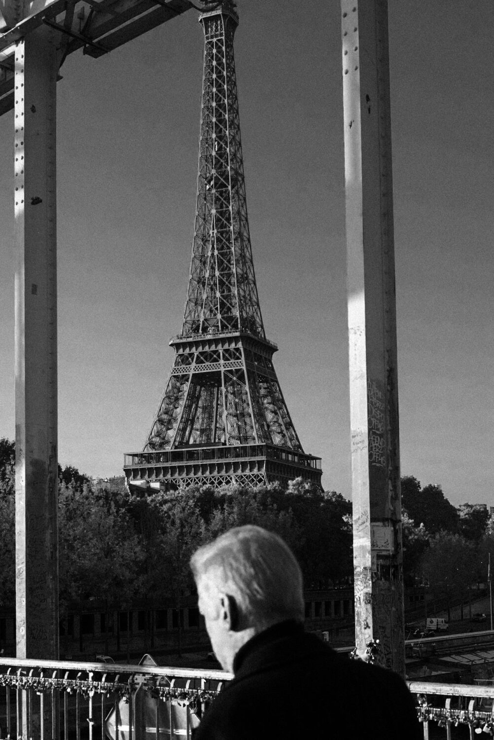 Street-photography-France-15 Oscar wilde walking in the streets of france