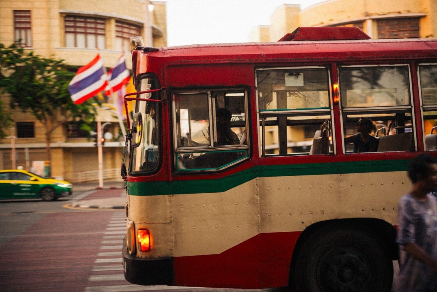 Tourist traveler photographer costa rica 25 In some places, busses seems like the last option of inner city transportation for tourist. Where do you check the route, does the driver speaks english. Once you get up, it feels scary to get down. My father was a bus driver, I always check the busses of the places I visit and try to imagine what would be his thoughts about that bus.