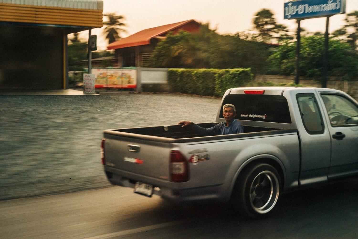 Tourist traveler photographer costa rica 38 Hitchhiker in the back of a pickup in the highway