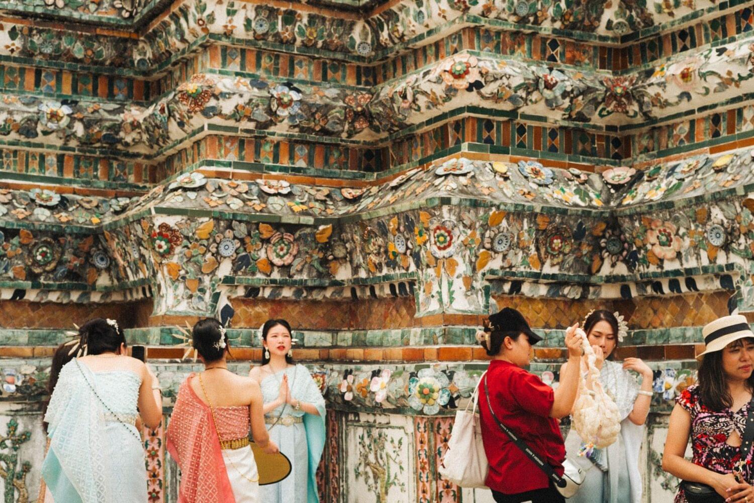 Tourist traveler photographer costa rica 4 People dressed with traditional outfits doing photography sessions in the temple of dawn. Apparently, this is promoted by the Thai government to promote soft power. Photo essays: Thailand